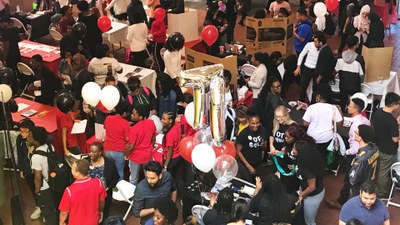 Club fair in the atrium