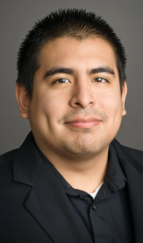 Headshot of Robert Fernandez