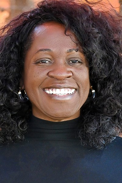 Dr. Claudia Schrader